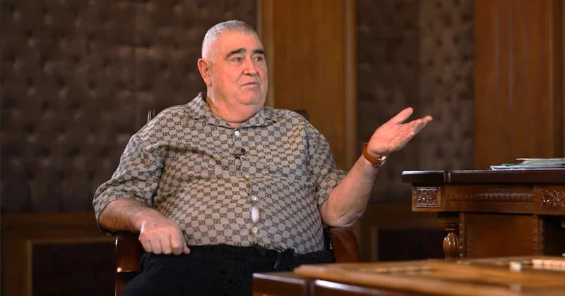 Kimin toyuğuna daş atmışdım? Şərurlu İsfəndiyar