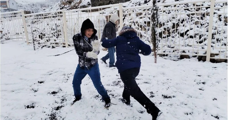 Kəlbəcərli həyatın ilk qar sevinci FOTOLAR