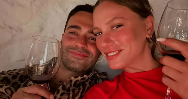 Serenay sevgilisini belə təbrik etdi Foto