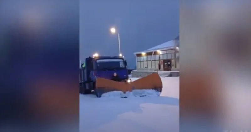 Yollar qardan təmizlənir, duz qum səpən maşınlar işə salındı VİDEO