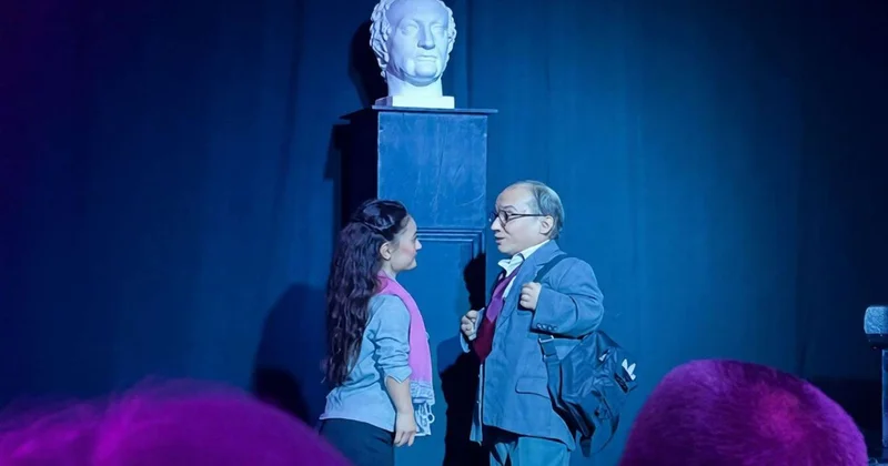 Balaca boylu aktyorların teatrı açıldı VİDEO