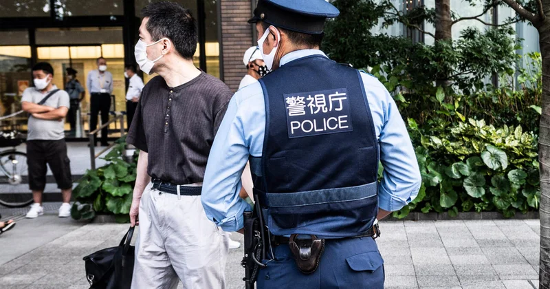 Вооруженный катаной мужчина напал на завод Yokohama в Японии