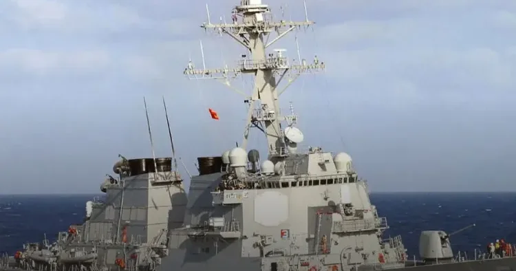 Çin ticarət gəmisini silahlandırdı