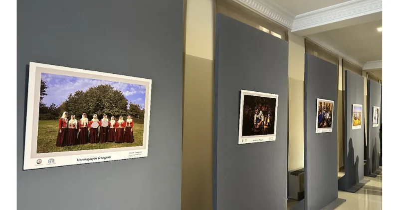 В Гянджинской государственной филармонии открылась выставка "Цвета солидарности" ФОТО