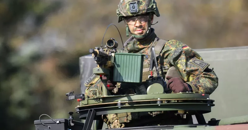 Глава ЕНП призвал отправить немецкие войска в Украину под флагом ЕС