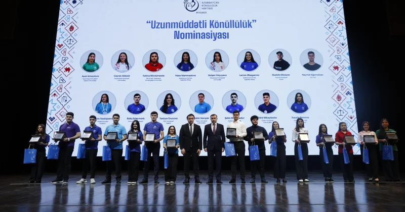 “BDU könüllüləri” təşkilatının fəal üzvləri təltif olunublar