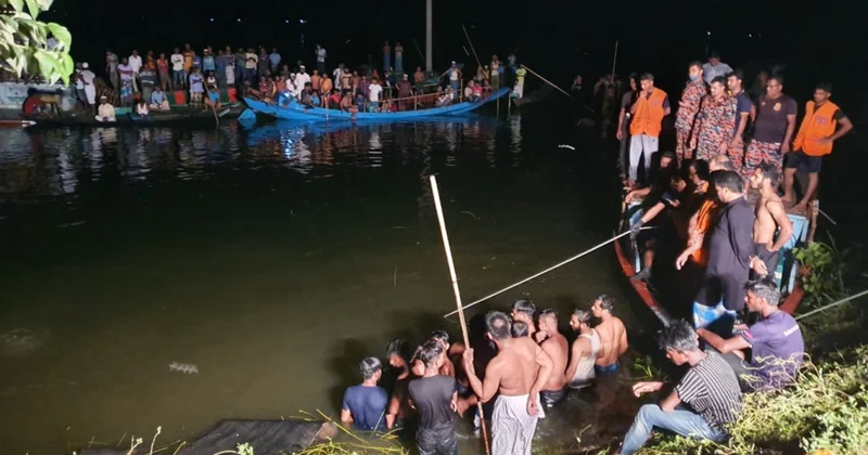 Banqladeşdə iki qayığın toqquşması nəticəsində 8 nəfər ölüb