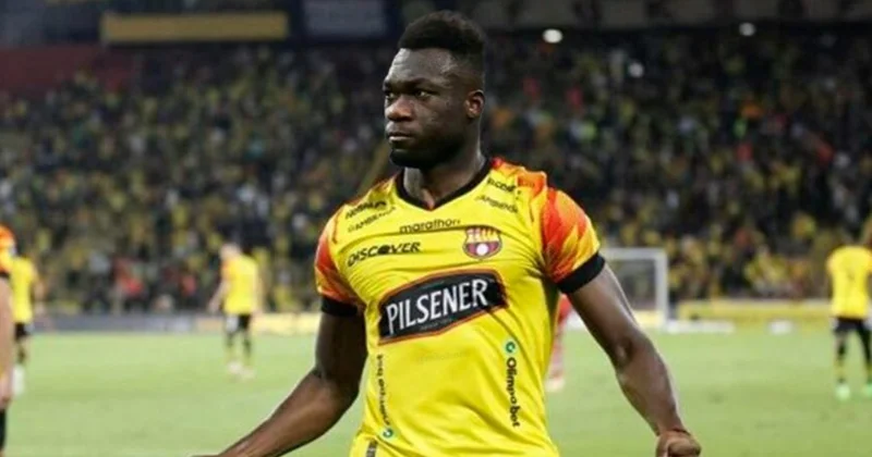 Komanda yoldaşı öldürülən futbolçu karyerasını bitirir