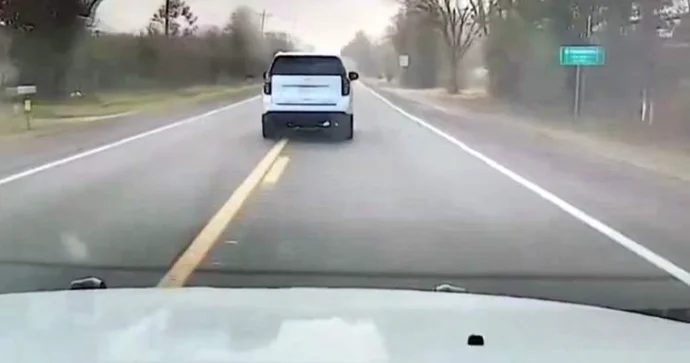 Sükan arxasında mürgüləyən yaşlı “Ford” sürücüsü qəza törətdi VİDEO