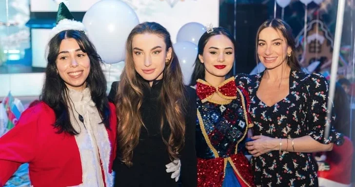 Алёна Алиева поделилась публикацией с праздника для детей, организованного Фондом Гейдара Алиева