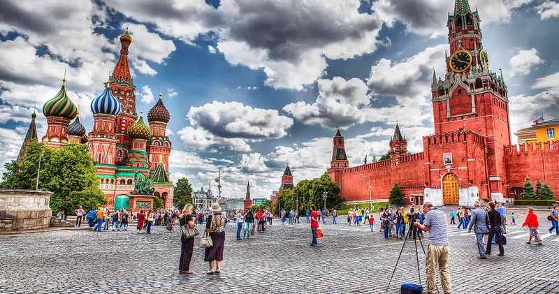 Yetkinlik yaşına çatmayanlar üçün Rusiya ərazisinə giriş və çıxış qaydaları dəyişib