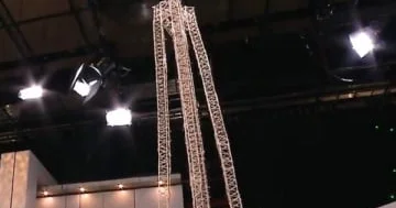 Məktəbli 20.000 diş çöpündən Eyfel qülləsi tikib...