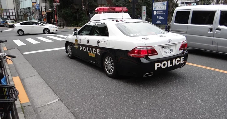 Мужчина с катаной ворвался на завод в Японии и напал на рабочих: много пострадавших