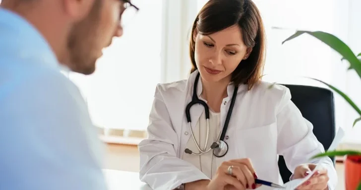 Эксперт разъяснил порядок оказания медпомощи иностранцам в Азербайджане