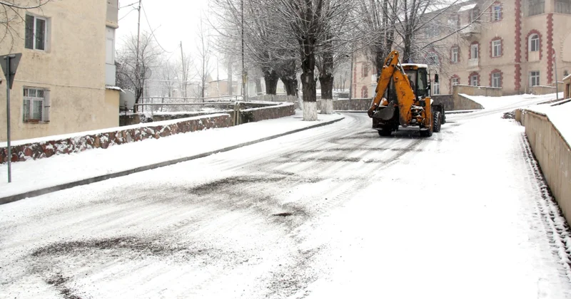 Daşkəsənə qar yağır, yollara qum duz qarışığı səpilir