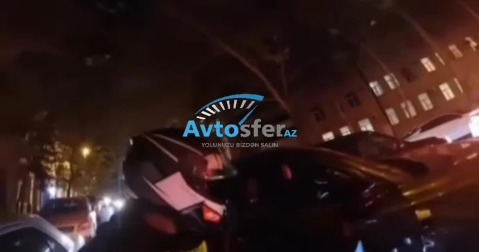 Bahalı maşın sürücüsü motokuryerə “dəymə, cızarsan” dedi, dava düşdü VİDEO