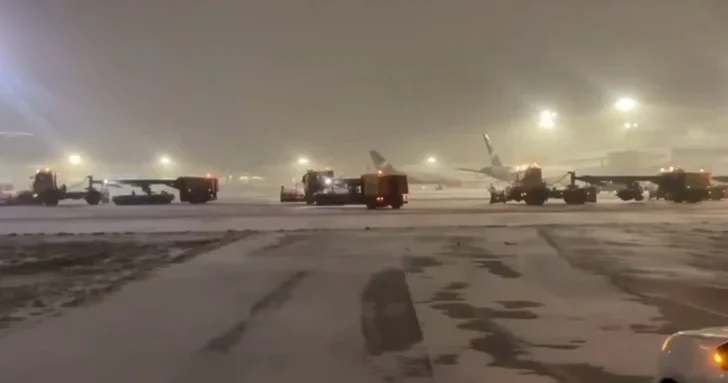 Снегопад стал причиной задержек авиасообщений в столице России