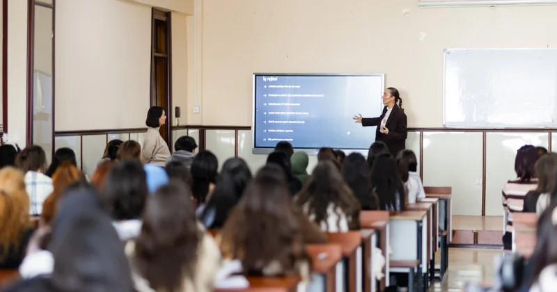 BDU nun tələbə və məzunları “Gələcəyin müəllimləri” təqaüd proqramı barədə məlumatlandırlıb