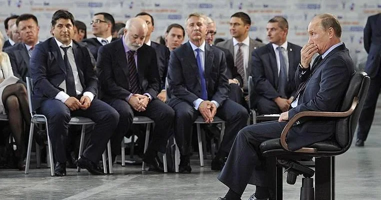 PUTİN MİLYARDERLƏRƏ NƏ DEYİB? “ABŞ zəiflik edir, Avropa çürüyür...”