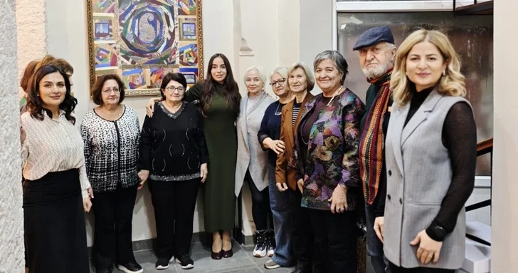 Лейла Алиева послушала стихи и оценила рукодельные работы пожилых в Центре YAŞA