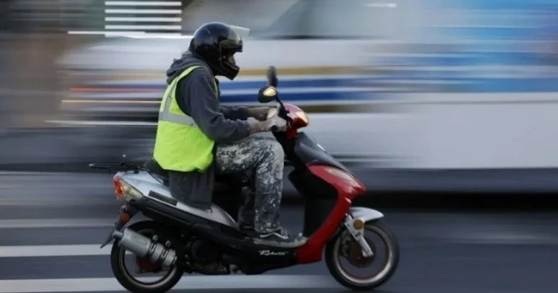 Prezident moped idarə edənlərdən sürücülük vəsiqəsinin tələbini təsdiqləyib