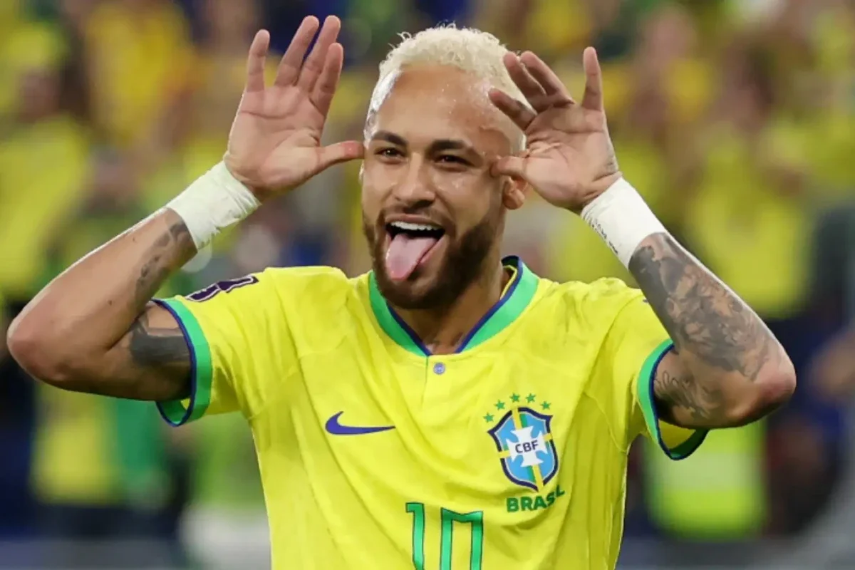 Neymar sabiq klubuna dönür