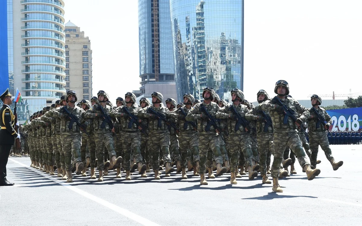 Müdafiə Nazirliyinin hərbi qulluqçularının maaşları artırıldı