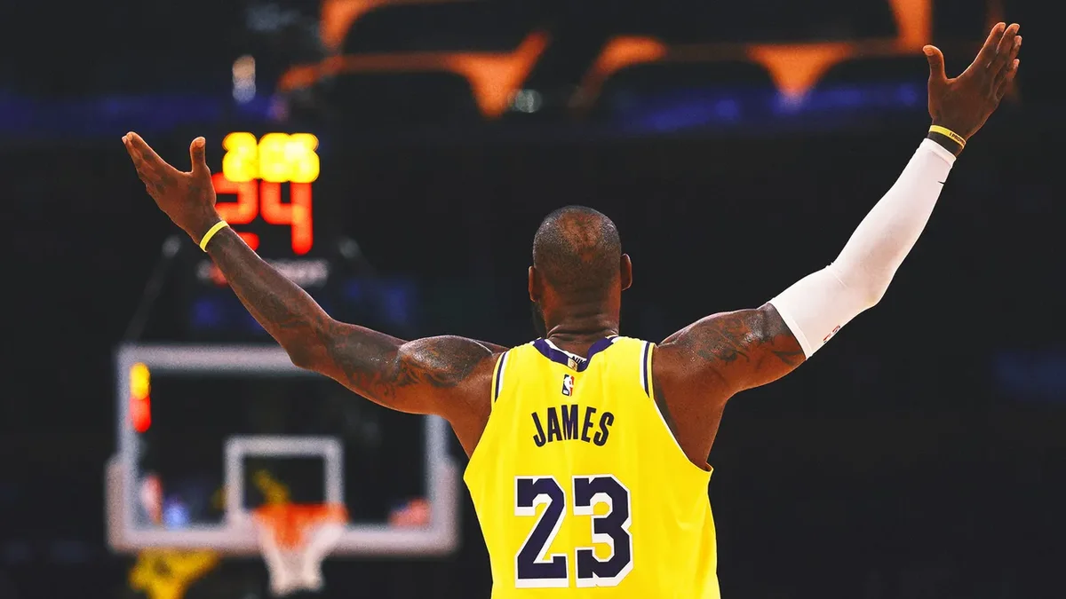 Lebron 45 yaşına qədər də oynaya bilər