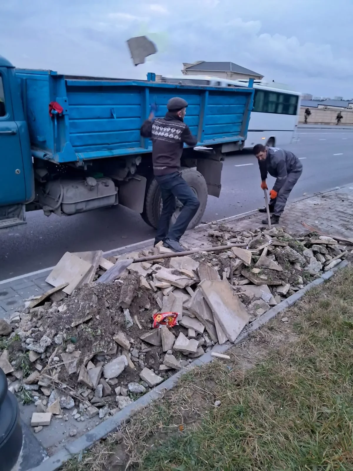 Бакинский парк очищен от строймусора Реакция на жалобу граждан ФОТО / ВИДЕО