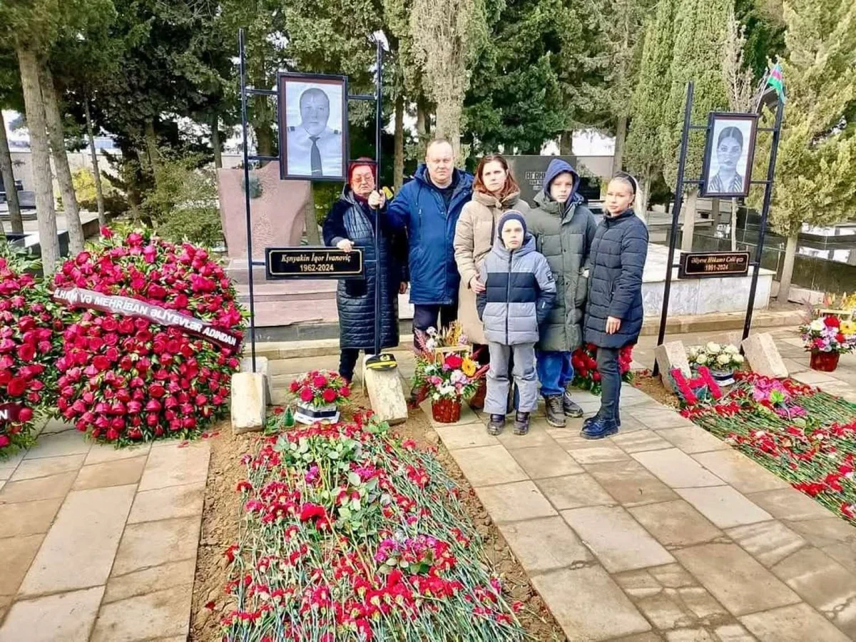 Oleq Kşnyakin atasının məzarını ziyarət etdi FOTO