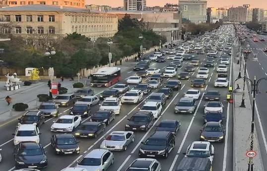 Пробки на ряде улиц и проспектов Баку на данный момент