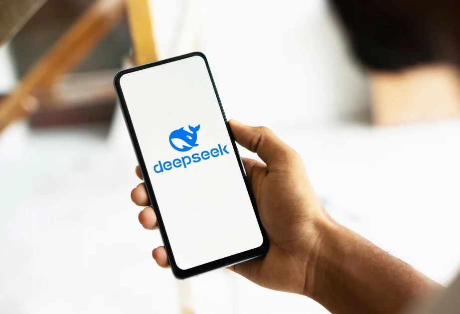 Çinin “DeepSeek” startapı süni intellekt sahəsində “ChatGPT”ni üstələyib