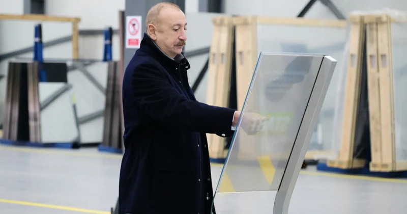 Ильхам Алиев на открытии завода в Сумгаите фото