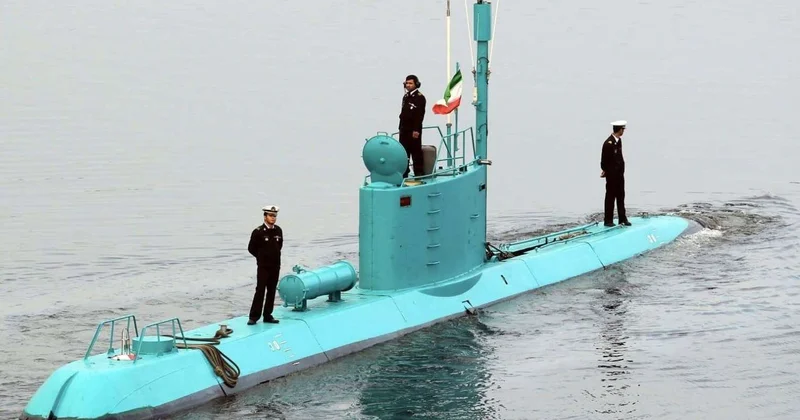 Bu da İranın sualtı qayığı: Hörmüzə hərəkətə keçdilər Foto