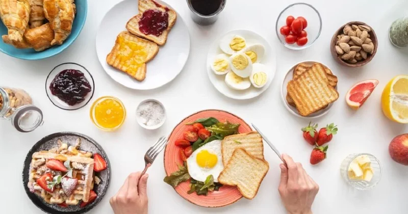 Səhər yeməyi üçün ideal qidalar: Gün boyu enerjili qalmağın formulu