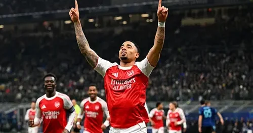 “Arsenal” maksimum nəticə ilə irəliləyir