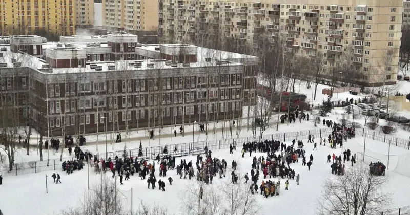 В Санкт Петербурге эвакуировали лицей из за пожара