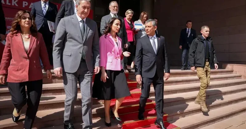 DEM Partiyanın həmsədrləri Özgür Özəllə görüşüblər