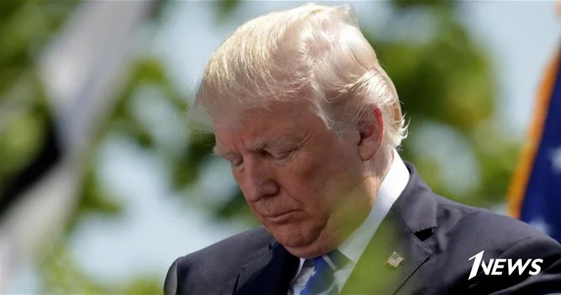 Рейтинг Трампа снизился до рекордного минимума