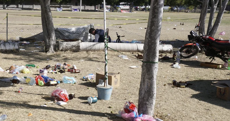Futbol oyunu zamanı meydançaya silahlı hucum edildi
