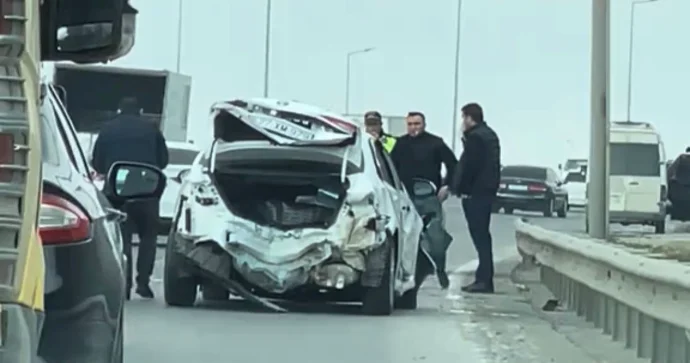 Kənar dairəvi yolda idarəetmədən çıxan “Toyota” yararsız hala düşdü VİDEO