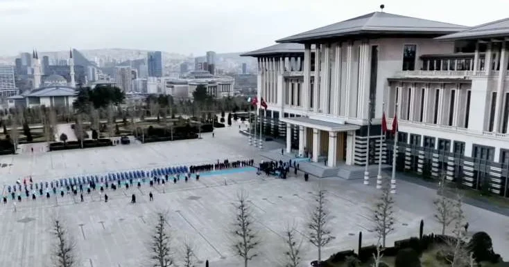 Türkiyədə səfərdə olan prezident yıxıldı VİDEO