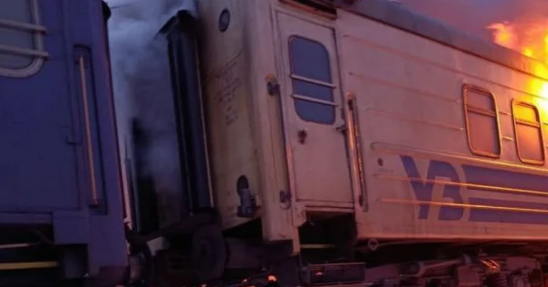 Rusiya ordusu dronlarla Xarkovda sərnişin qatarına hücum edib, xəsarət alanlar var