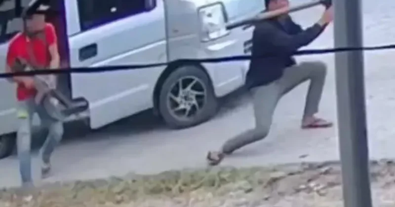 Bu ölkədə merin konvoyuna raket atdılar Video