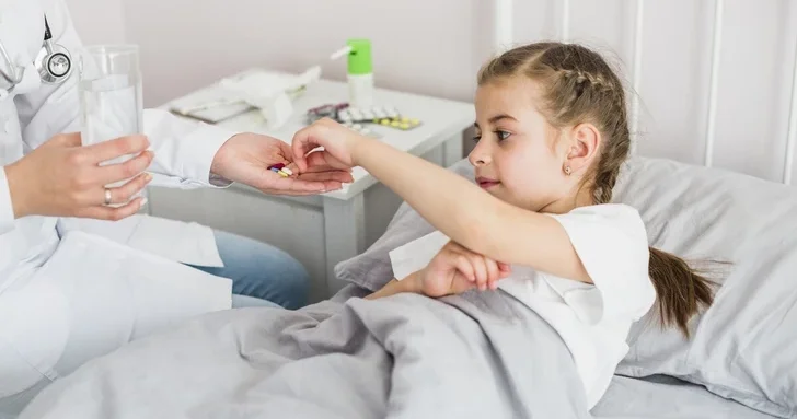 Аллергии и дисбактериоз: эксперт Минздрава Азербайджана о рисках антибиотиков для детей