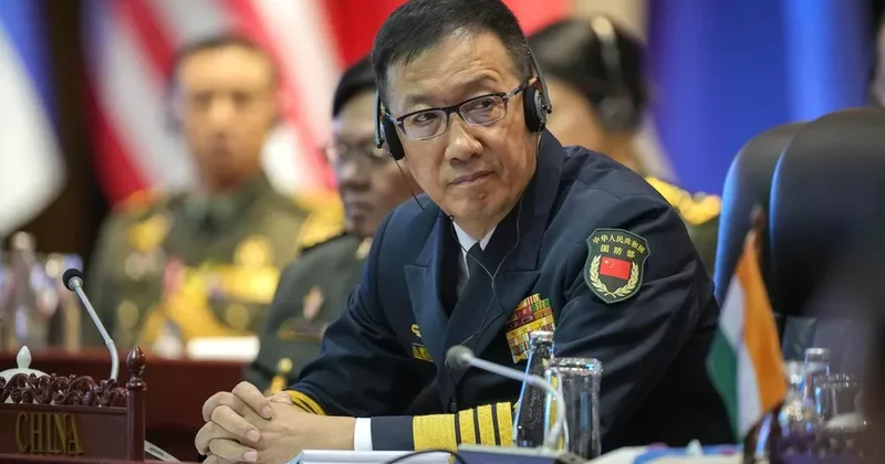 Главы Минобороны Китая и России обсудили межармейское сотрудничество