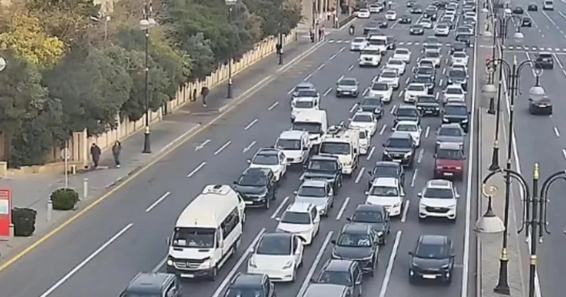Bakının bəzi yollarında sıxlıq yaranıb