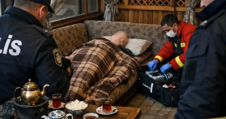 Bakıda kişi çay evində öldü