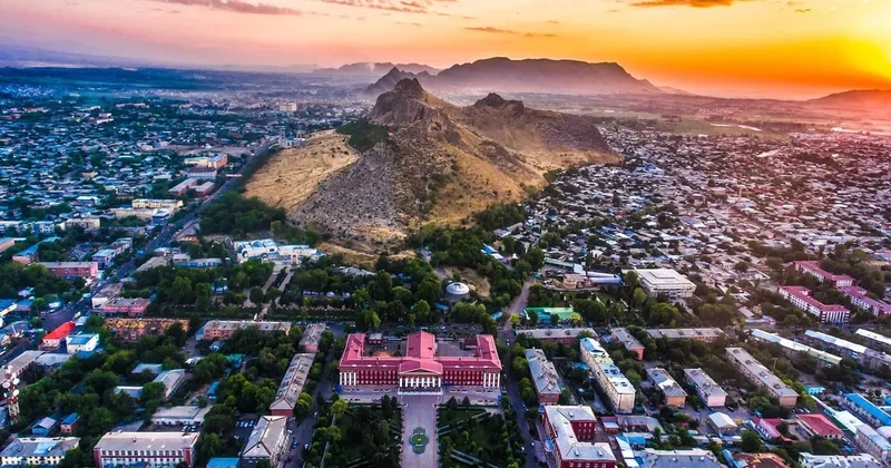 Мэр города в Кыргызстане поручил снести здание бывшего вице мэра