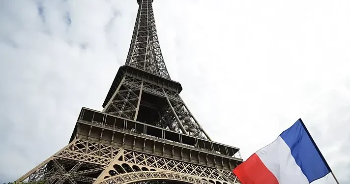 Парламент Франции отклонил восьмой с начала работы кабмина вотум недоверия